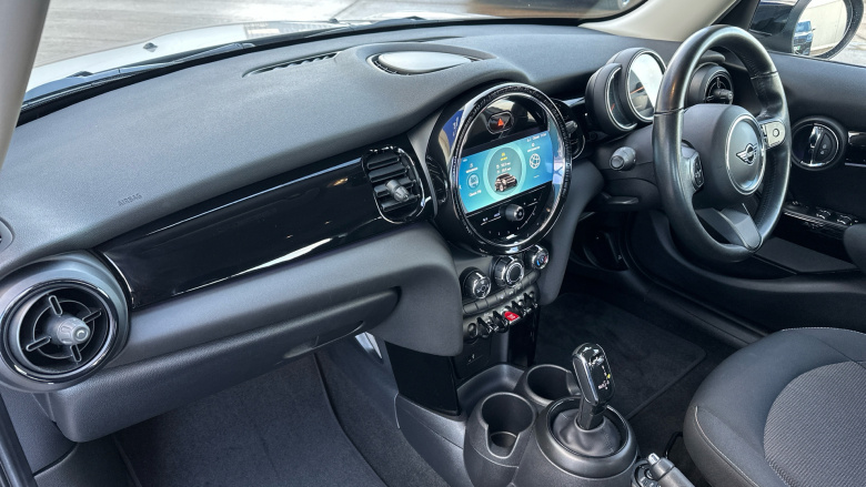 MINI Hatchback 1.5 Cooper Classic 5dr Auto Petrol Hatchback